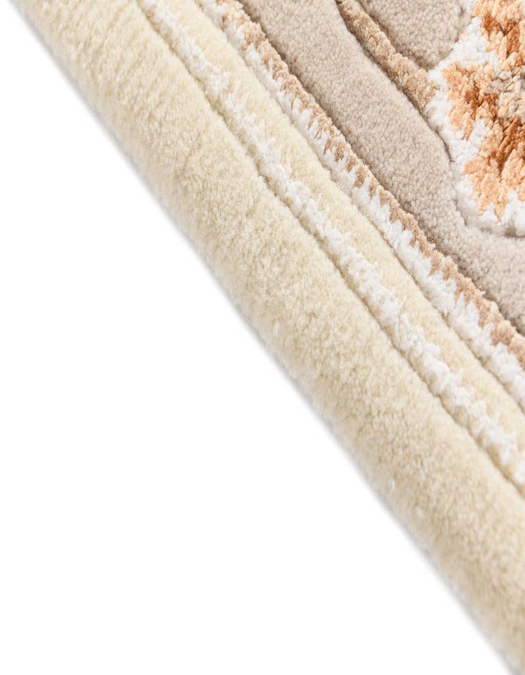 Detail image of 4' 1 x 6' Darya Rug