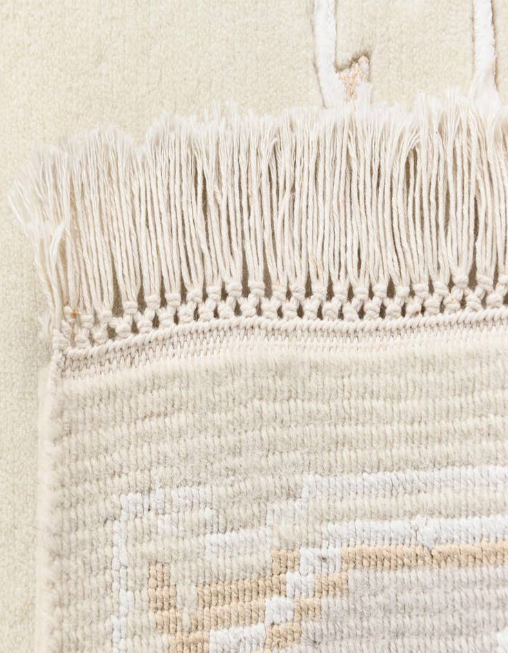 Detail image of 4' 1 x 6' Darya Rug