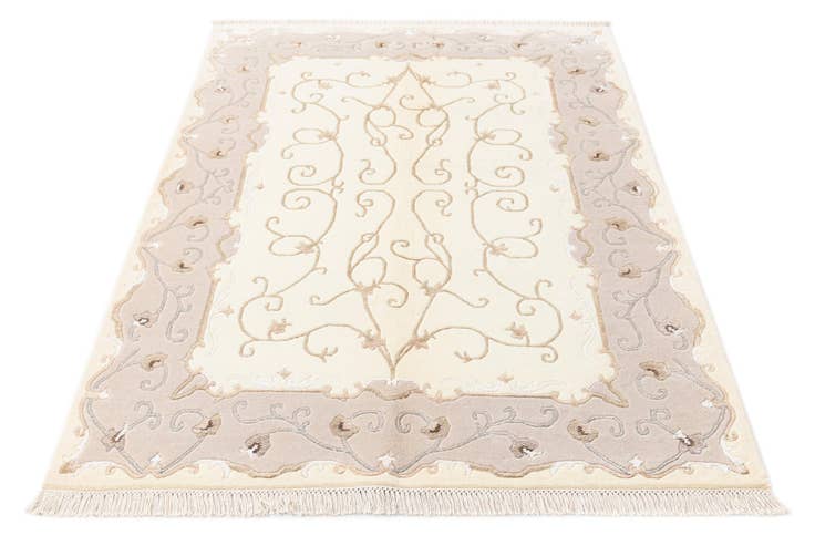 Detail image of 4' 1 x 6' Darya Rug
