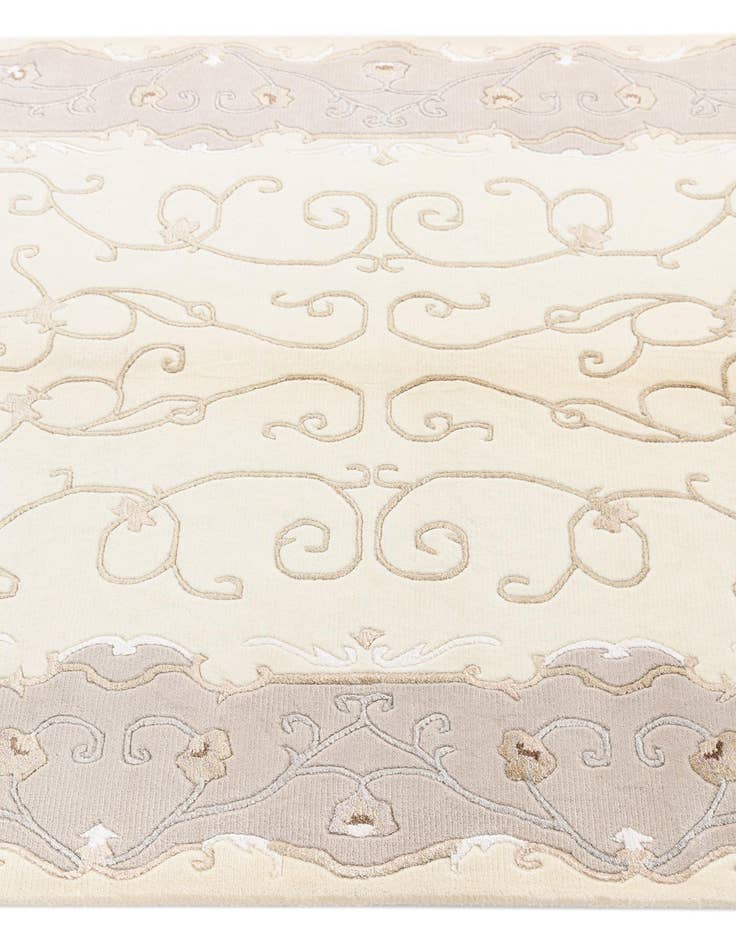 Detail image of 4' 1 x 6' Darya Rug