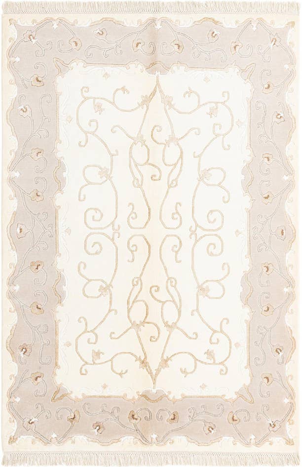Detail image of 4' 1 x 6' Darya Rug