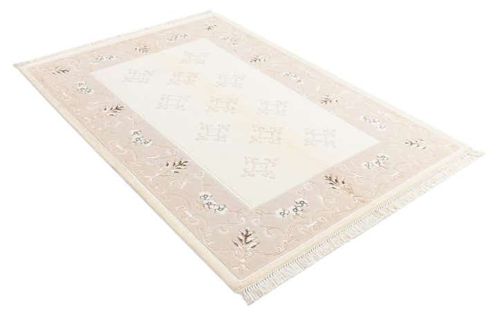 4' x 6' Darya Rug