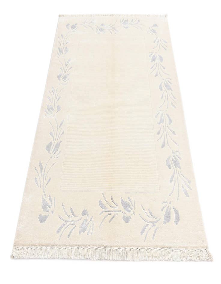 Detail image of 4' 2 x 6' Darya Rug