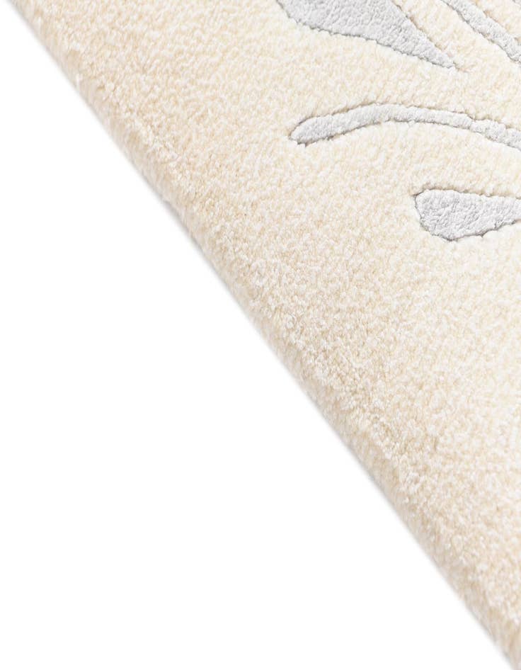 Detail image of 4' 2 x 6' Darya Rug