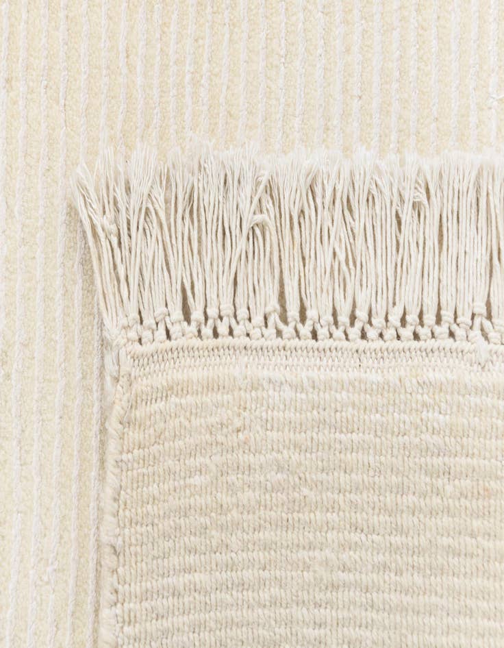 Detail image of 4' 2 x 6' Darya Rug