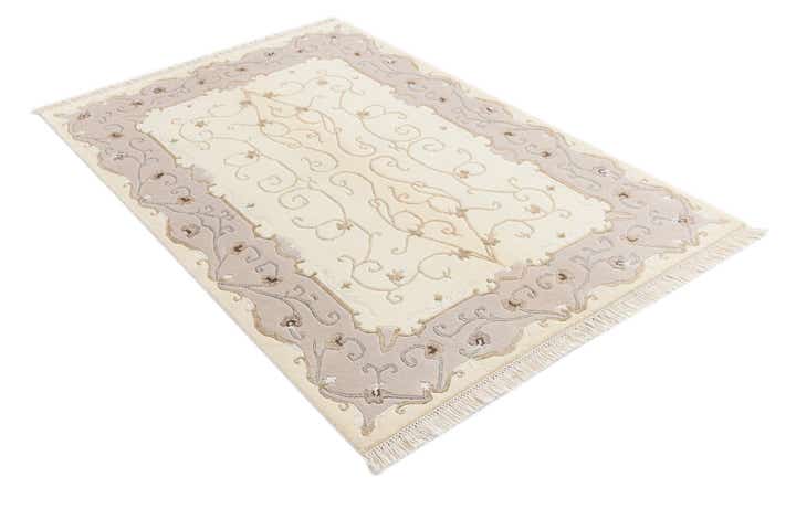 4' x 6' Darya Rug