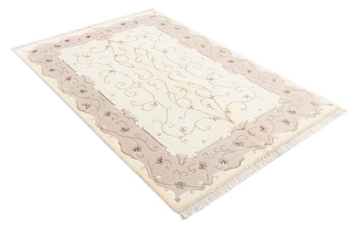 Detail image of 4' 1 x 6' Darya Rug