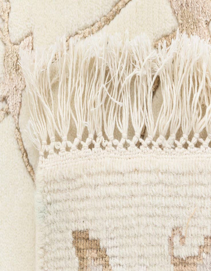 Detail image of 4' 1 x 6' Darya Rug