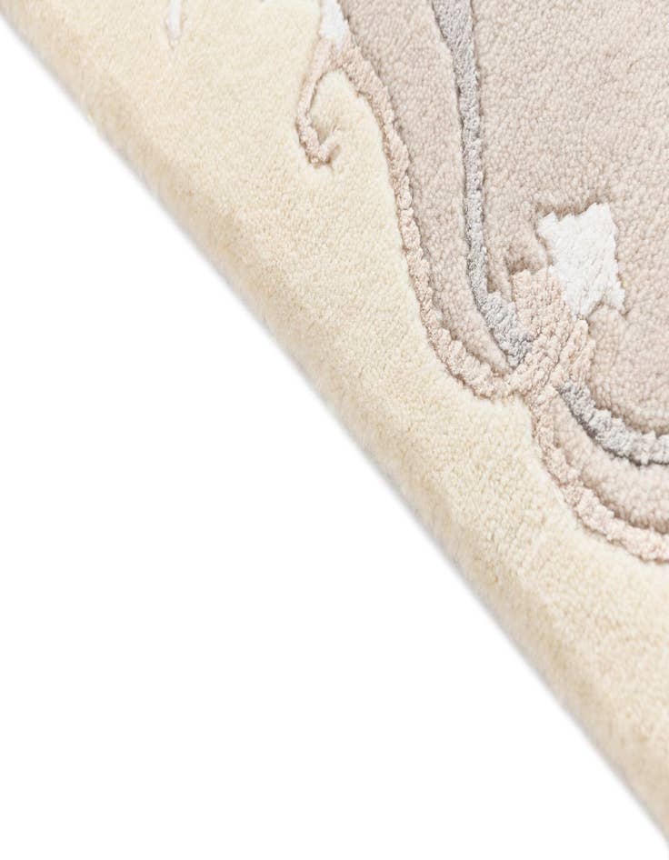 Detail image of 4' 1 x 6' 3 Darya Rug