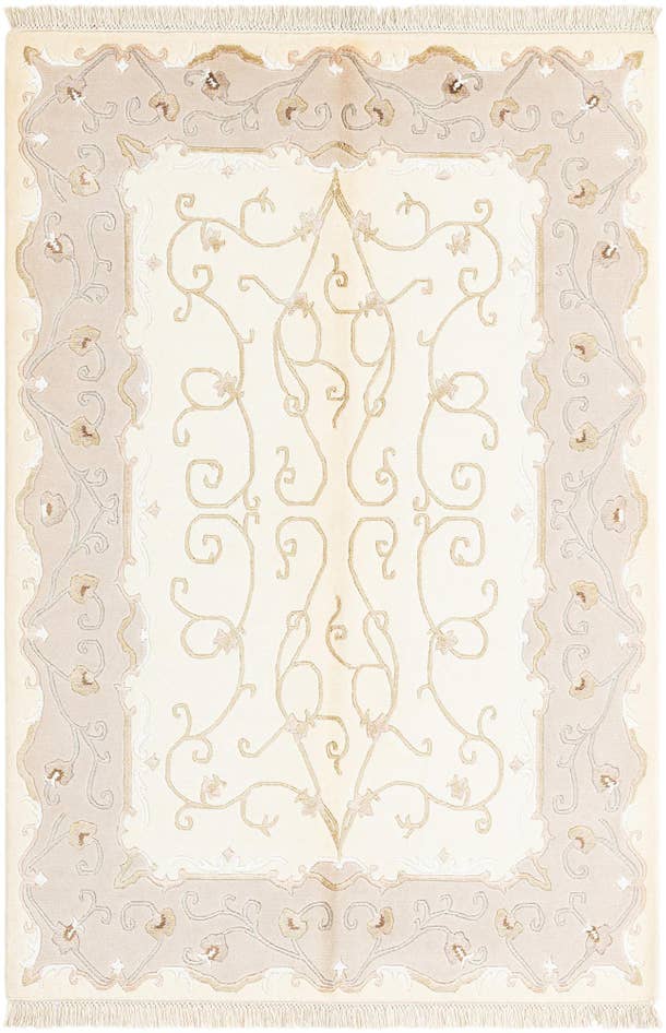 Detail image of 4' 1 x 6' 3 Darya Rug