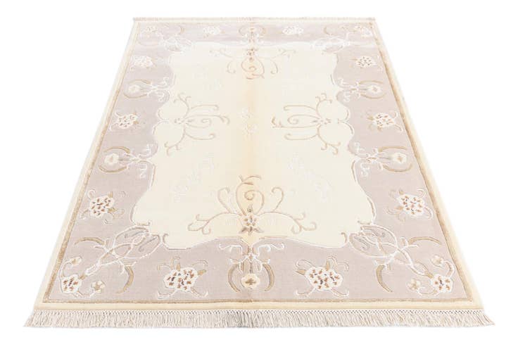 Detail image of 4' 1 x 5' 11 Darya Rug