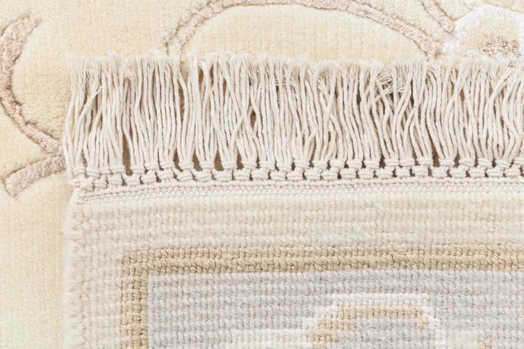 Detail image of 4' 1 x 5' 11 Darya Rug