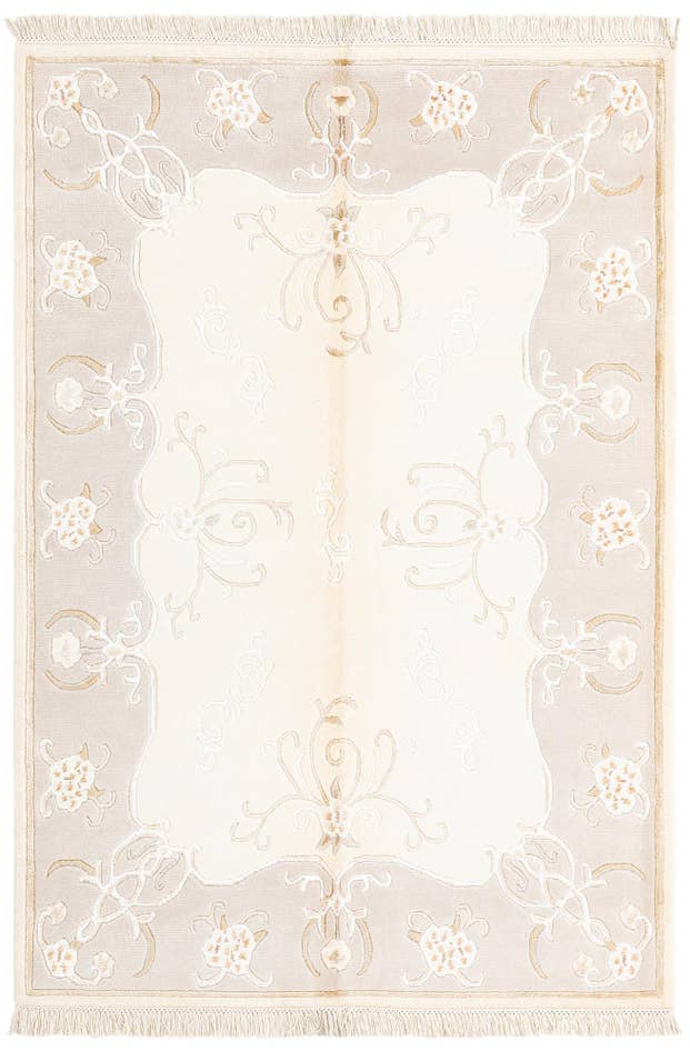 Detail image of 4' 1 x 5' 11 Darya Rug