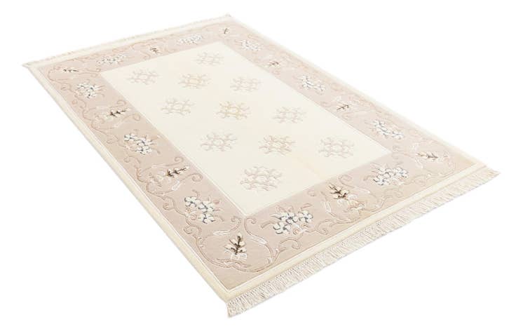 Detail image of 4' 1 x 6' Darya Rug