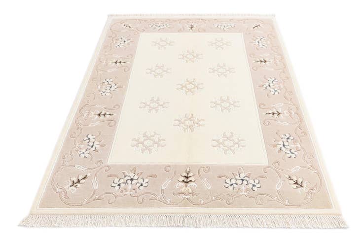 Detail image of 4' 1 x 6' Darya Rug