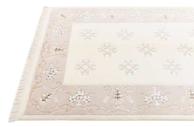 Detail image of 4' 1 x 6' Darya Rug