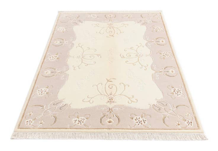 Detail image of 4' 1 x 5' 11 Darya Rug
