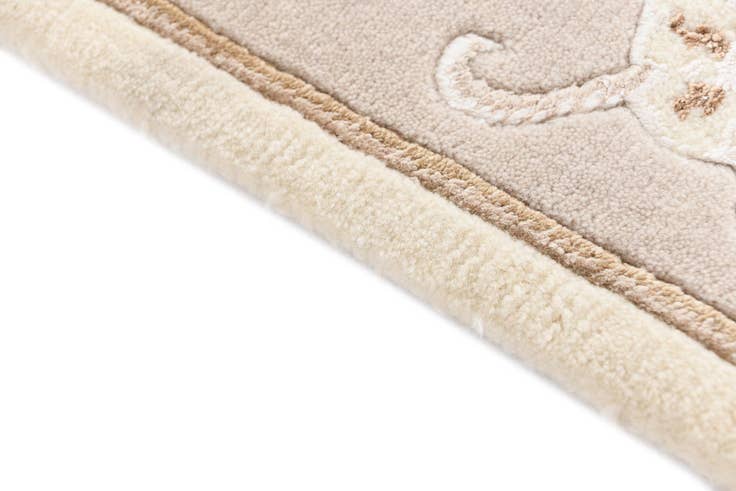 Detail image of 4' 1 x 5' 11 Darya Rug