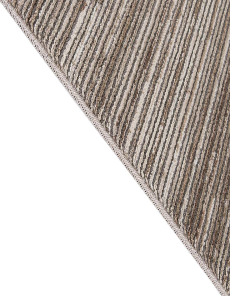 Detail image of 6' 7 x 9' 7 Deepa Rug