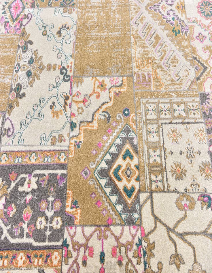 Detail image of 6' 7 x 9' 10 Delilah Rug