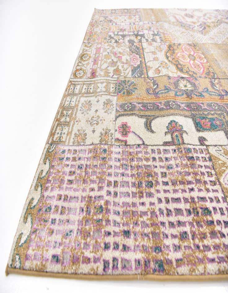 Detail image of 6' 7 x 9' 10 Delilah Rug