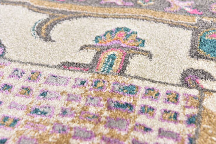 Detail image of 6' 7 x 9' 10 Delilah Rug