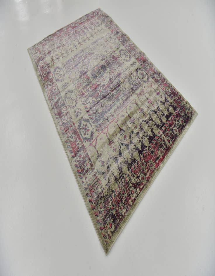 Detail image of 5' 2 x 7' 7 Delilah Rug