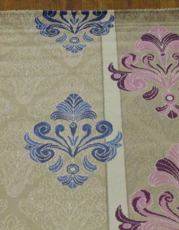 Detail image of 6' 7 x 9' 9 Diana Rug