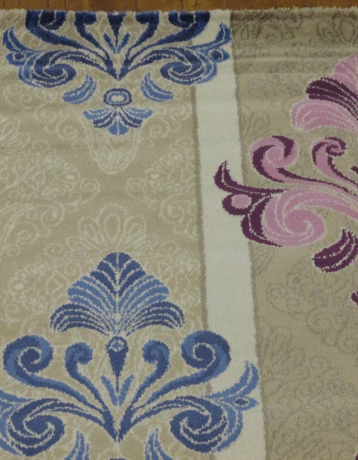 Detail image of 6' 7 x 9' 9 Diana Rug