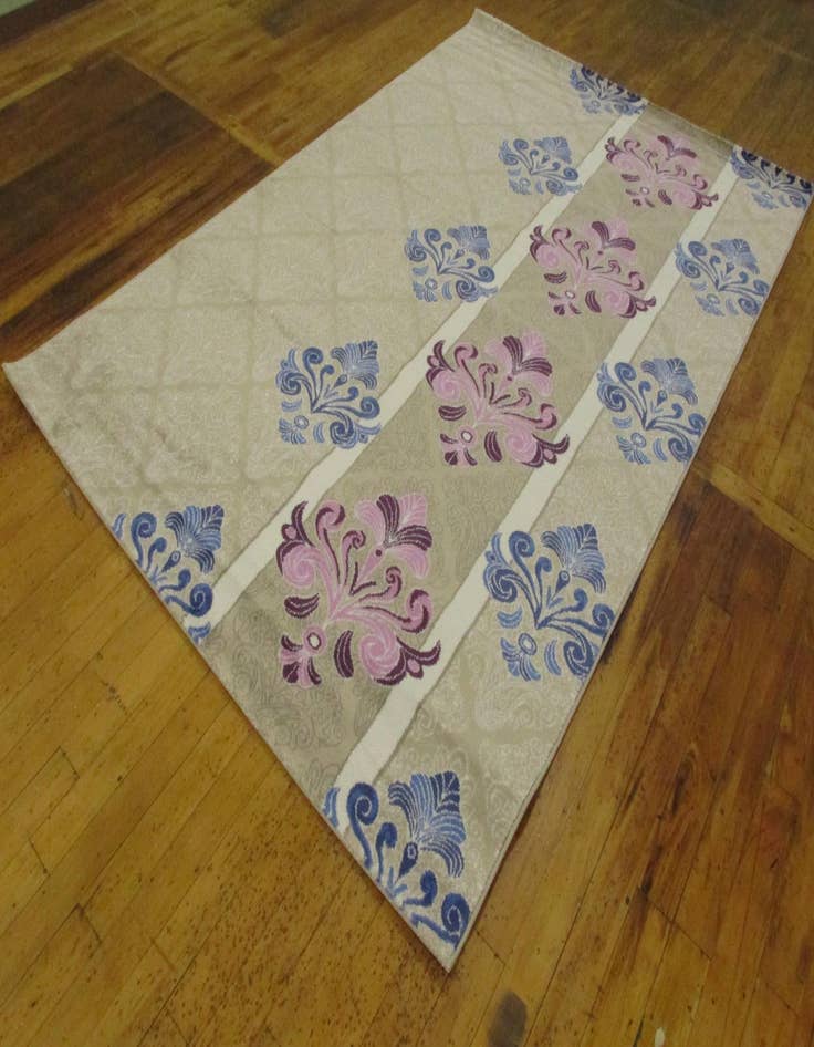 Detail image of 6' 7 x 9' 9 Diana Rug