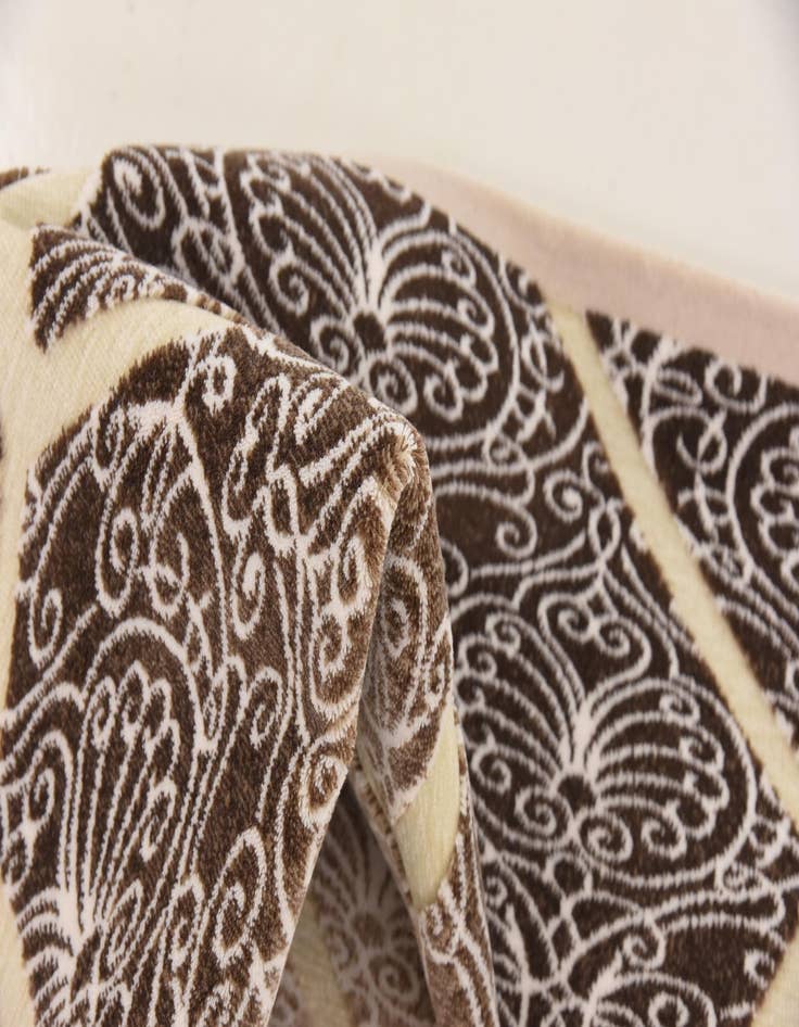 Detail image of 5' x 6' 7 Diana Rug