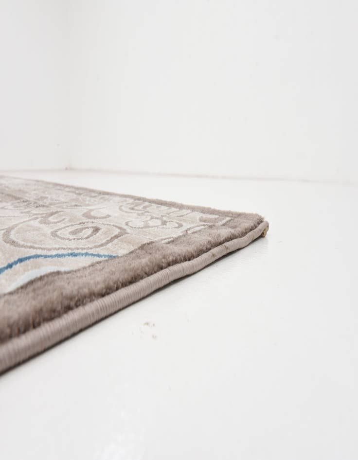 Detail image of 6' 7 x 9' 10 Diana Rug