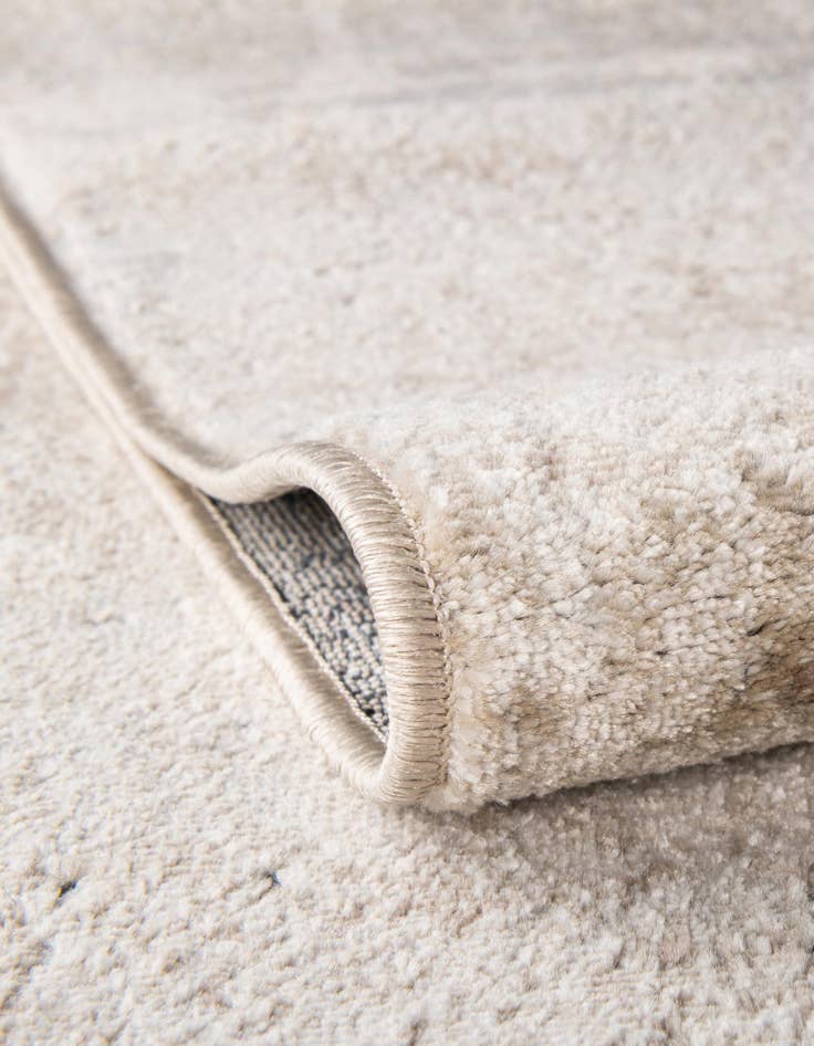 Detail image of 10' x 14' 5 Eliza Rug