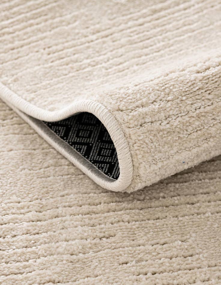 Detail image of 3' 3 x 5' 3 Essence Rug