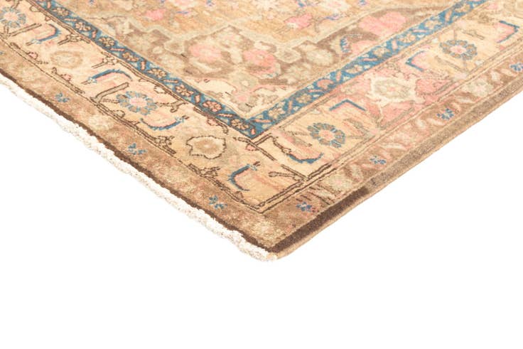 Detail image of 4' 11 x 9' Farahan Rug