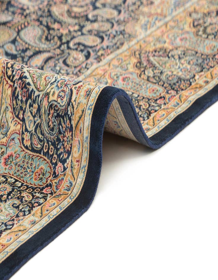 Detail image of 4' 9 x 7' 5 Ghom Design Rug