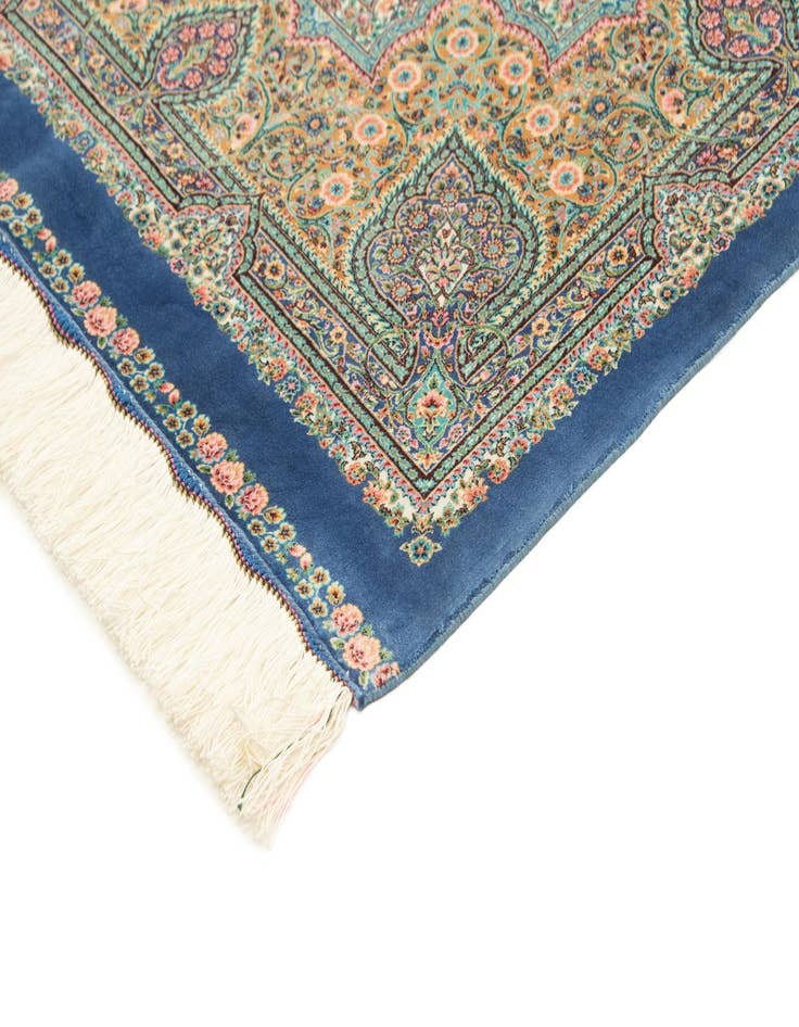 Detail image of 4' 9 x 7' 5 Ghom Design Rug