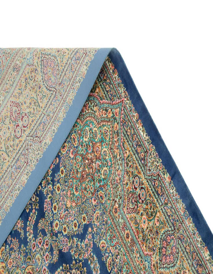 Detail image of 4' 9 x 7' 5 Ghom Design Rug