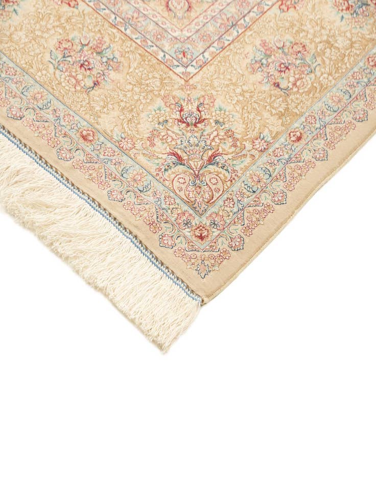 Detail image of 6' 4 x 9' 7 Ghom Design Rug