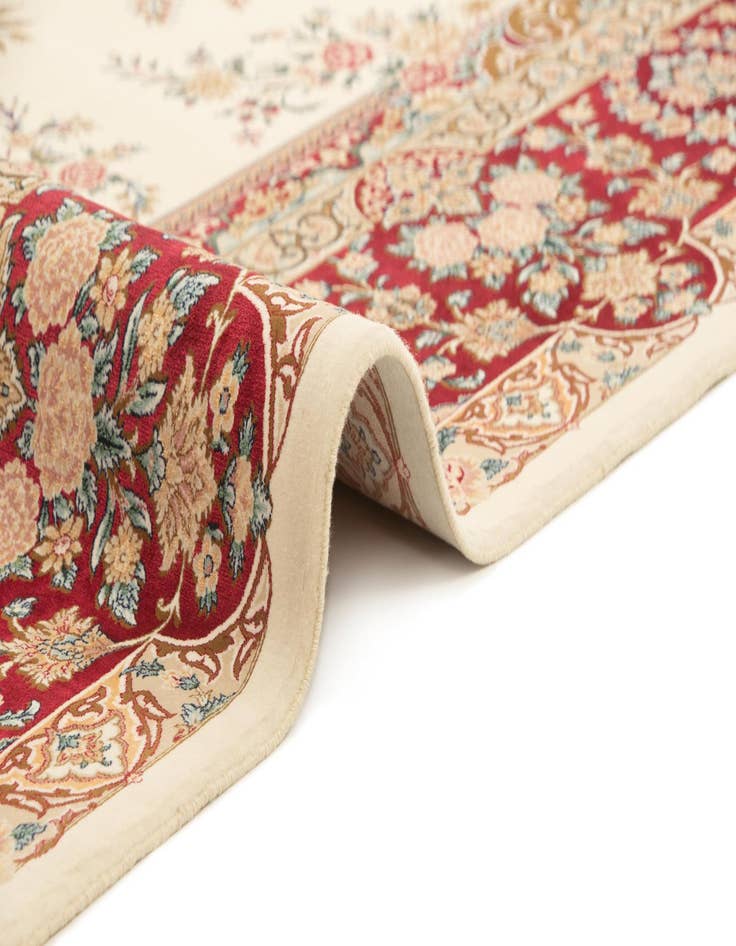 Detail image of 6' 5 x 9' 7 Ghom Design Rug