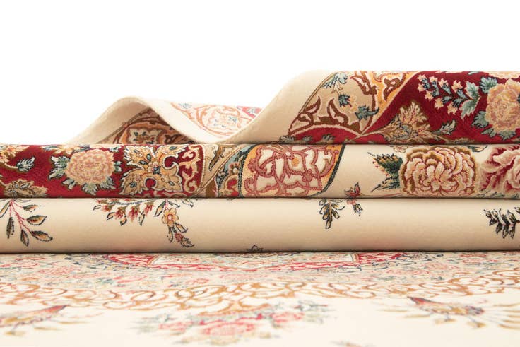 Detail image of 6' 5 x 9' 7 Ghom Design Rug