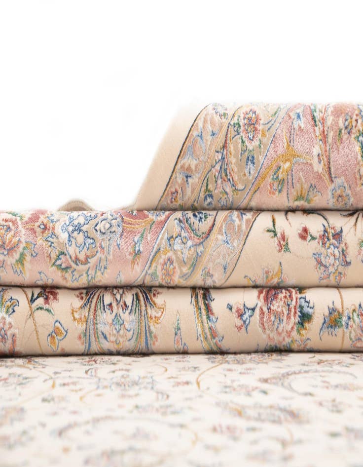 Detail image of 6' 7 x 9' 10 Ghom Design Rug