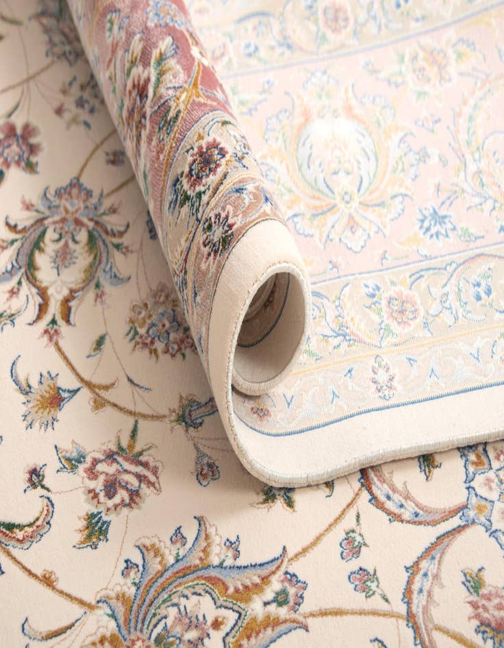 Detail image of 6' 7 x 9' 10 Ghom Design Rug