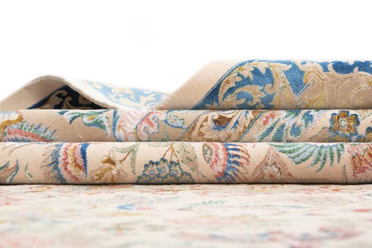 Detail image of 6' 7 x 9' 10 Ghom Design Rug