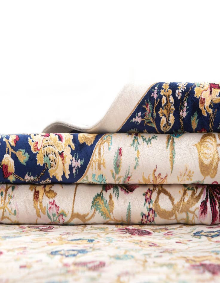 Detail image of 5' 11 x 9' 2 Ghom Design Rug