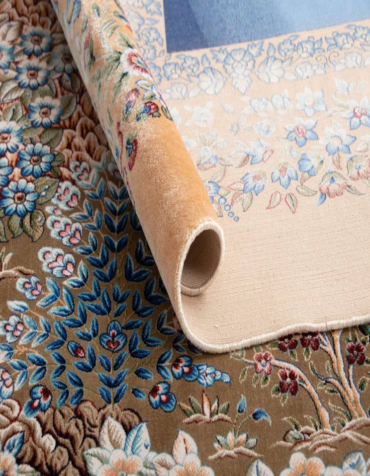Detail image of 4' 11 x 7' 5 Ghom Design Rug
