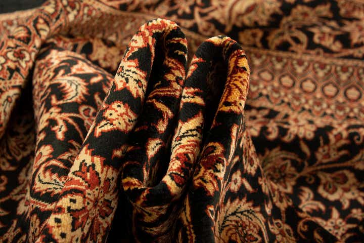 4' 6 x 6' 7 Ghom Rug