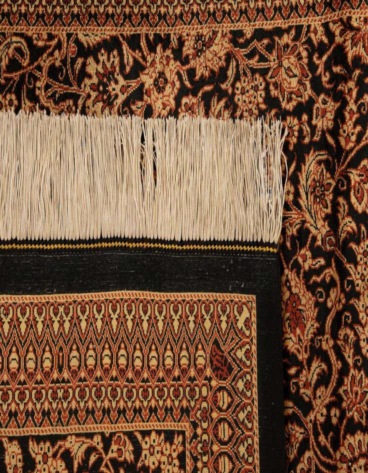 Detail image of 4' 6 x 6' 7 Ghom Rug