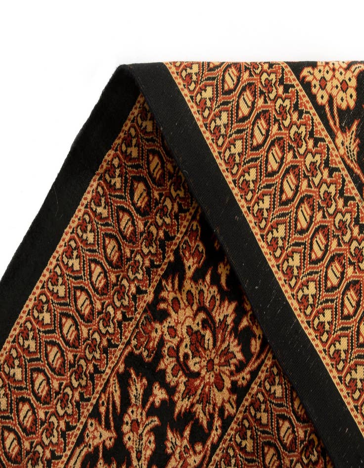 Detail image of 4' 6 x 6' 7 Ghom Rug