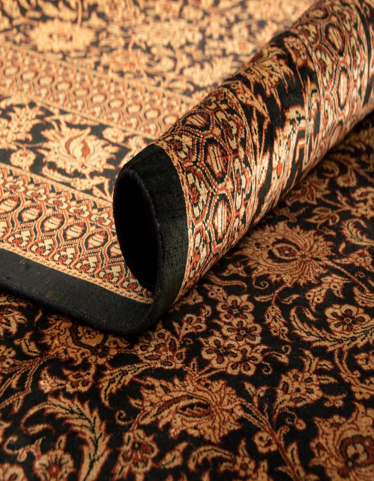 Detail image of 4' 6 x 6' 7 Ghom Rug